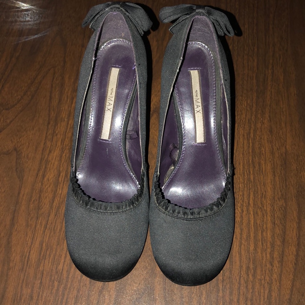 To the MAX black heels